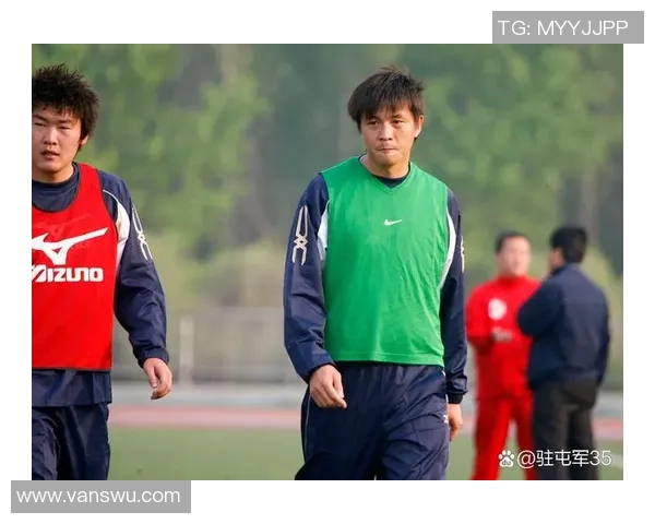 足球球星转身技巧揭秘 揭示顶级球员如何运用巧妙转身掌控比赛节奏